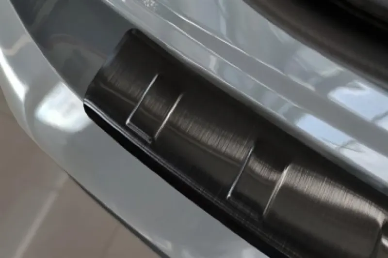 GRAPHIT Ladekantenschutz schwarz Edelstahl schwarz passend für Nissan Qashqai 3 Typ J12 ab 2/2021