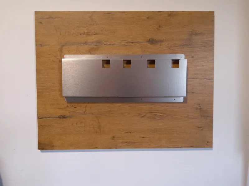 Akku und Ladegerät Wandhalterung passend für Dewalt 18V PERSONALISIERT