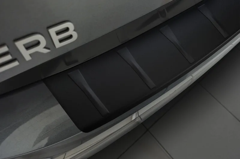 BLACK Ladekantenschutz Edelstahl passend für Skoda Superb IV Liftback (Limousine) ab 11/2023