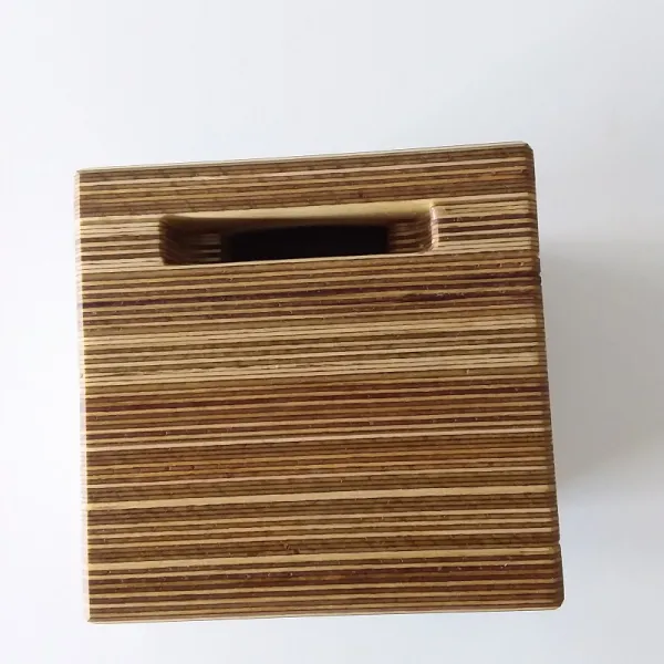 Design Woodspeaker Handy-Ladestation Cube Massivholz mit edlem SaRaiFo Wunsch-Holzfurnier