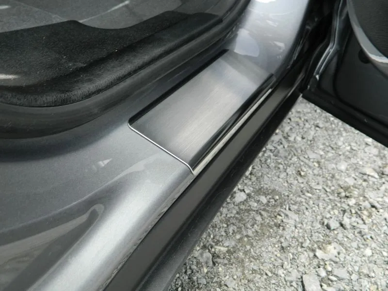 Einstiegsleisten passend für MAZDA Mazda 2. Set 4tlg. Edelstahl gebürstet mit Glanzrand