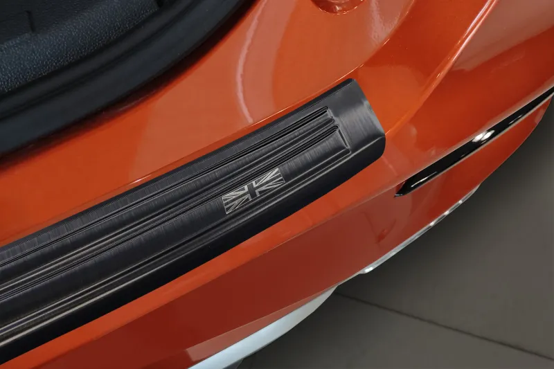GRAPHIT Edelstahl Ladekantenschutz mit Gravur passend für MG ZS Facelift 10/2019 - 10/2024