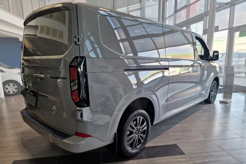 GRAPHIT Edelstahl Ladekantenschutz passend für Ford Transit Custom II ab 09/2023