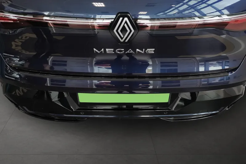 GRAPHIT Edelstahl Ladekantenschutz passend für Renault Megane E-Tech ab 10/2021