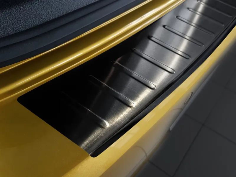 GRAPHIT Edelstahl Ladekantenschutz passend für VW Golf VII 08/2012 - 10/2019