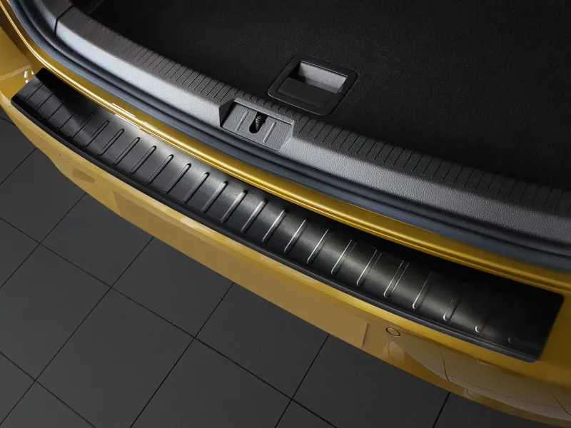 GRAPHIT Edelstahl Ladekantenschutz passend für VW Golf VII 08/2012 - 10/2019