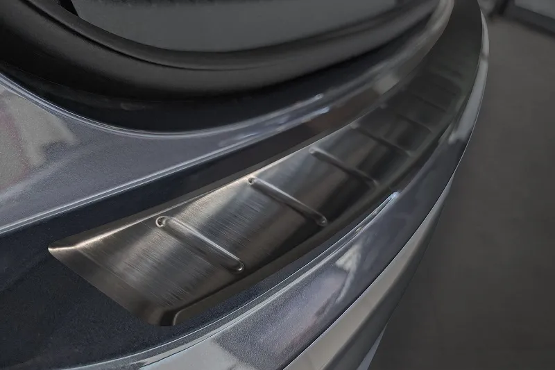 GRAPHIT Edelstahl Ladekantenschutz passend für VW Taigo Typ CS ab 9/2021
