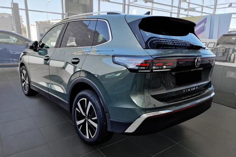 GRAPHIT Edelstahl Ladekantenschutz passend für VW Tiguan III ab 11/2023