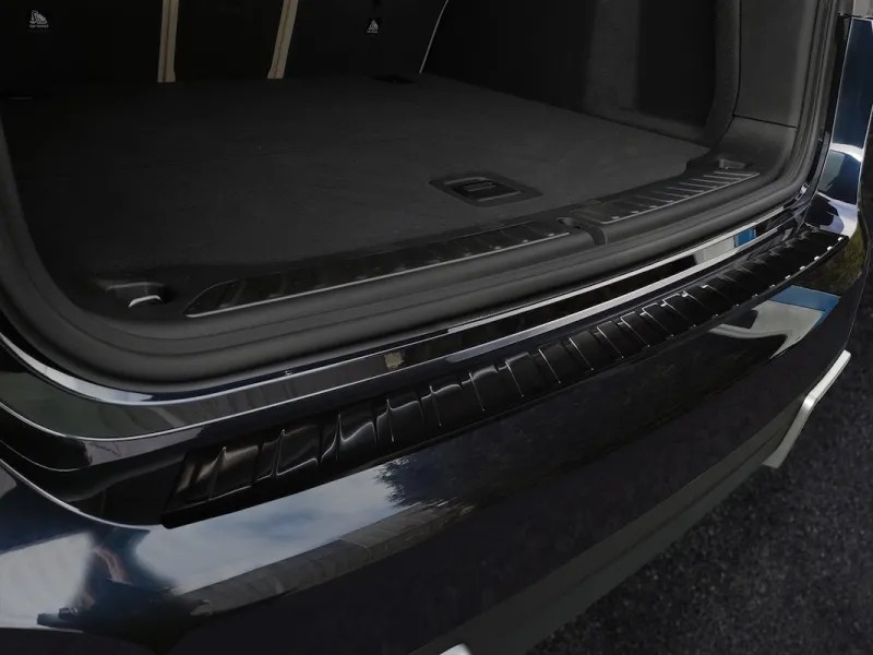 GRAPHIT Edelstahl schwarz Ladekantenschutz mit Abkantung passend für BMW iX3 / G08 Elektro ab 2021