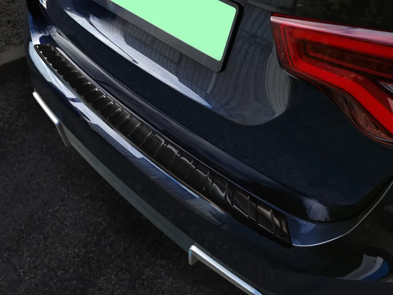 GRAPHIT Edelstahl schwarz Ladekantenschutz mit Abkantung passend für BMW iX3 / G08 Elektro ab 2021