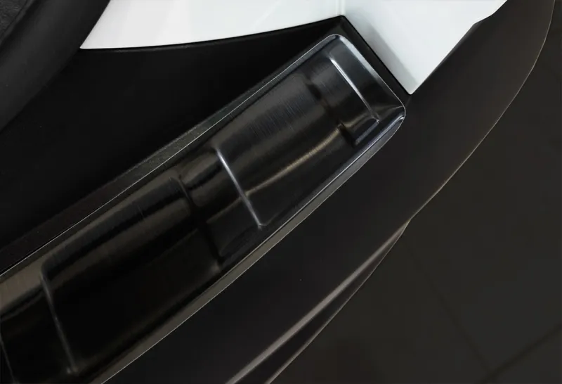 GRAPHIT Edelstahl schwarz Ladekantenschutz passend für Hyundai Tucson 4 Typ NX4 ab 2019
