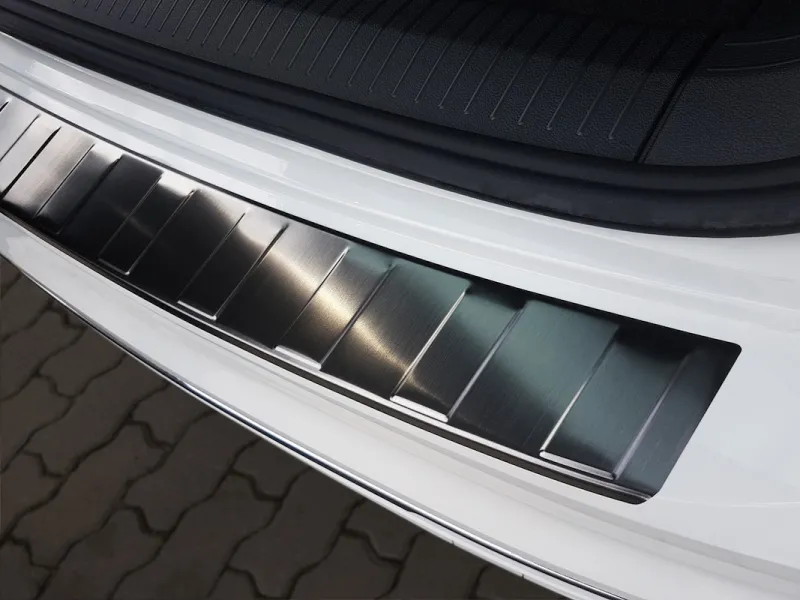 GRAPHIT Edelstahl schwarz Ladekantenschutz passend für VW Tiguan II 2016-10/2023