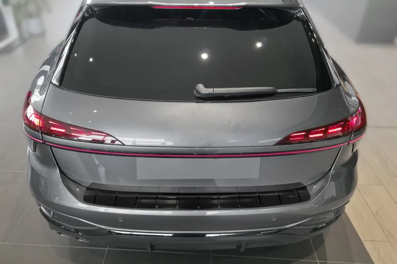 GRAPHIT Ladekantenschutz Edelstahl passend für Audi A6 Avant (C9) / S-Line ab 04/2025