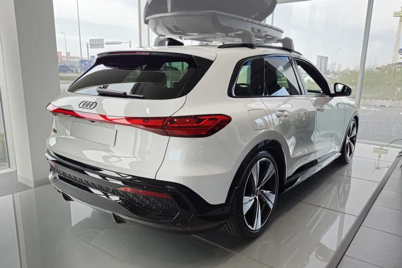 GRAPHIT Ladekantenschutz Edelstahl passend für Audi Q5 III (GU) ab 02/2025