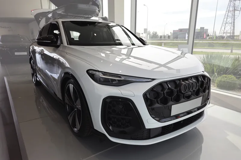 GRAPHIT Ladekantenschutz Edelstahl passend für Audi Q5 III (GU) ab 02/2025