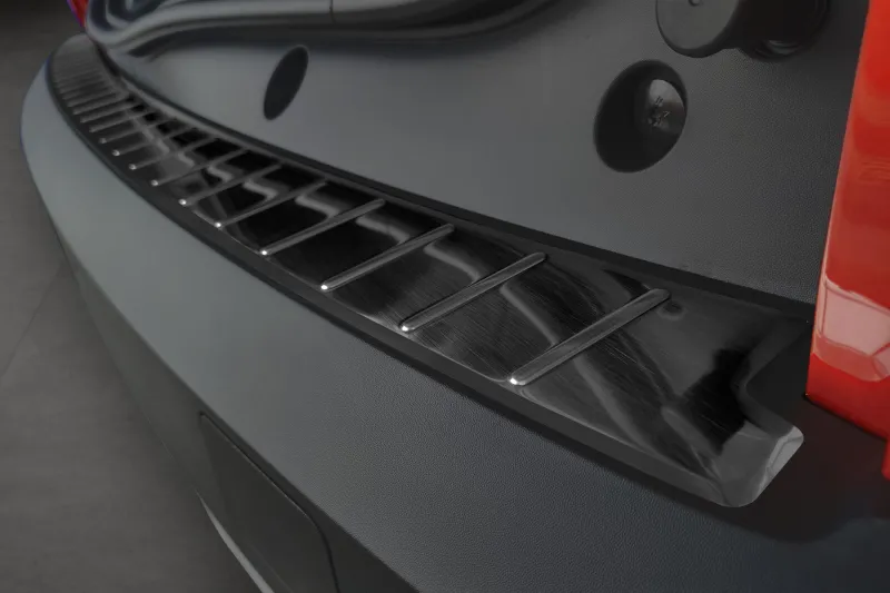 GRAPHIT Ladekantenschutz Edelstahl schwarz passend für Dacia Jogger ab 03/2022