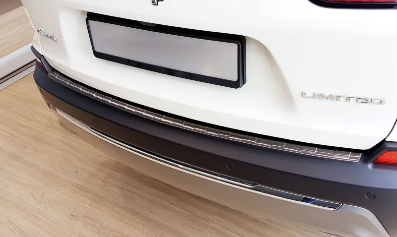 GRAPHIT Ladekantenschutz Edelstahl passend für Jeep Cherokee (KL) ab Facelift 1/2018