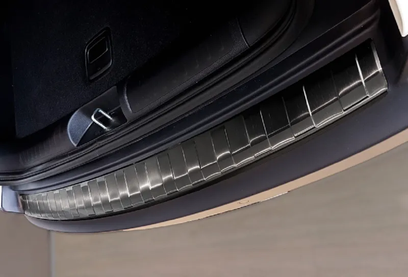 GRAPHIT Ladekantenschutz Edelstahl passend für Jeep Cherokee (KL) ab Facelift 1/2018