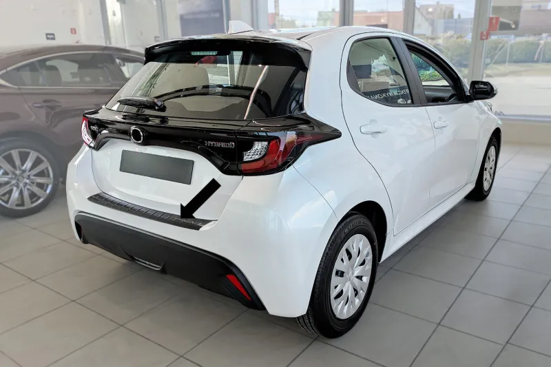 GRAPHIT Ladekantenschutz Edelstahl passend für Mazda 2 IV Hybrid ab 03/2022