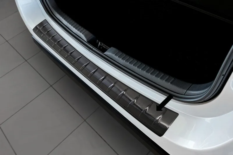 GRAPHIT Ladekantenschutz Edelstahl passend für Mazda 2 IV Hybrid ab 03/2022