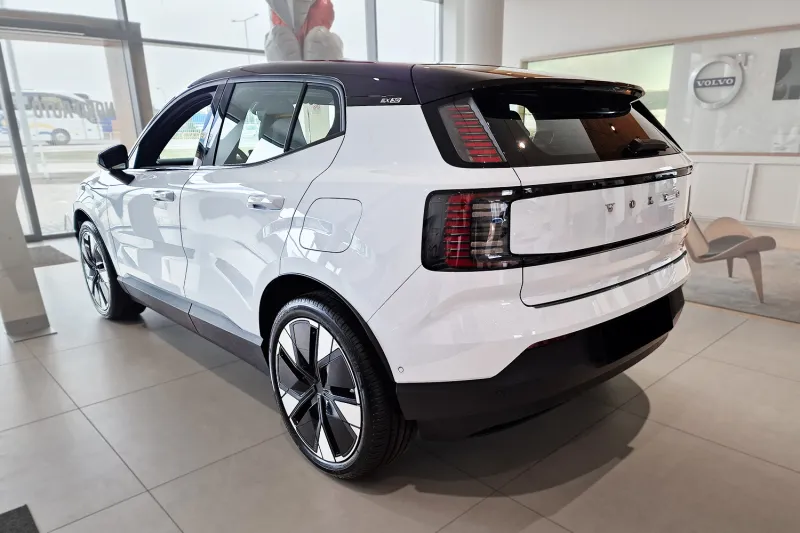 GRAPHIT Ladekantenschutz Edelstahl passend für Volvo EX30 ab 12/2023