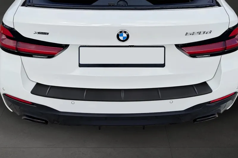 GRAPHIT Ladekantenschutz Edelstahl schwarz passend für BMW 5er Touring (G31) ab FL 2020 - 2024 M-Paket
