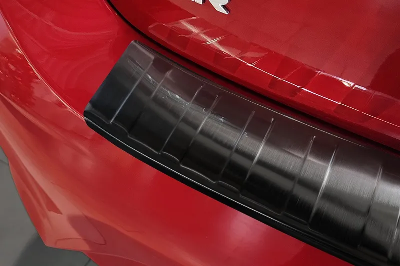 GRAPHIT Ladekantenschutz Edelstahl schwarz passend für Mitsubishi SpaceStar ab Facelift 11/2019