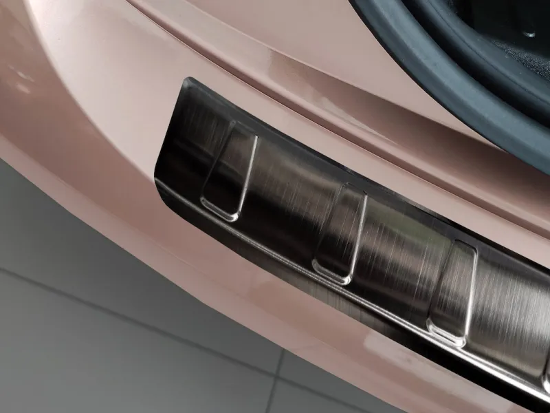 GRAPHIT Ladekantenschutz schwarz Edelstahl passend für Fiat 500 e (elektro) ab 11/2020