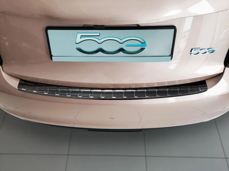 GRAPHIT Ladekantenschutz schwarz Edelstahl passend für Fiat 500 e (elektro) ab 11/2020