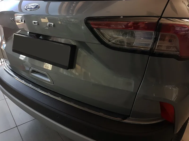 GRAPHIT Ladekantenschutz schwarz Edelstahl schwarz passend für Ford Kuga III 9/2019-FL 2024 (nicht ST-Line+Hybrid)
