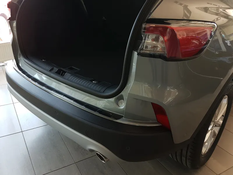 GRAPHIT Ladekantenschutz schwarz Edelstahl schwarz passend für Ford Kuga III 9/2019-FL 2024 (nicht ST-Line+Hybrid)
