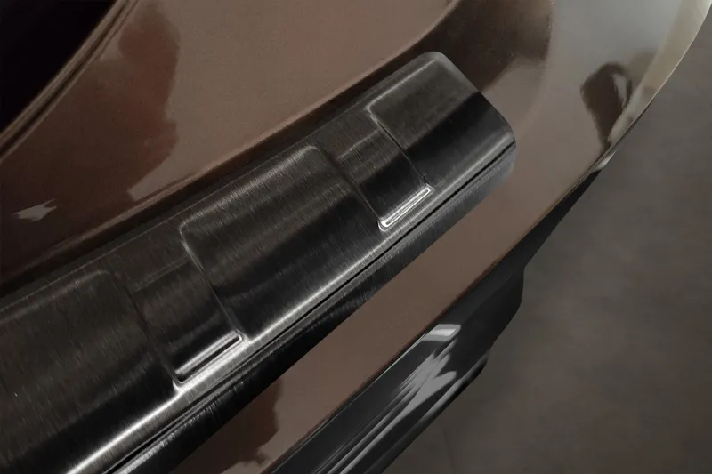 GRAPHIT Ladekantenschutz schwarz Edelstahl passend für Mitsubishi Eclipse Cross ab Facelift 2021