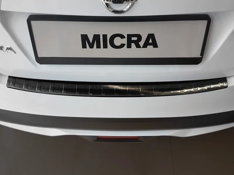 GRAPHIT schwarz Edelstahl Ladekantenschutz Edelstahl passend für Nissan Micra K14 ab 12/2016