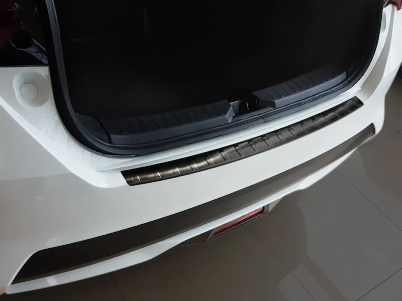 GRAPHIT schwarz Edelstahl Ladekantenschutz Edelstahl passend für Nissan Micra K14 ab 12/2016
