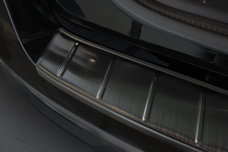 GRAPHIT schwarz Ladekantenschutz Edelstahl passend für Kia Sportage V (NQ5) ab FL 05/2025