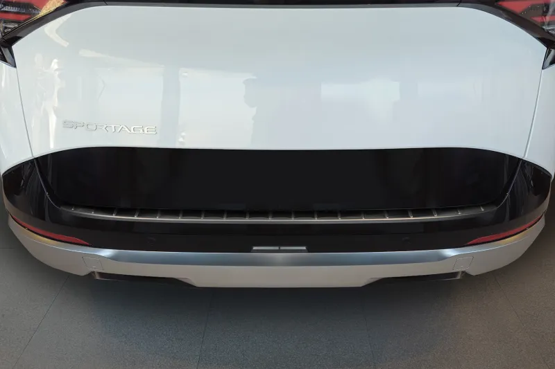 GRAPHIT schwarz Ladekantenschutz Edelstahl passend für Kia Sportage V (NQ5) ab FL 05/2025