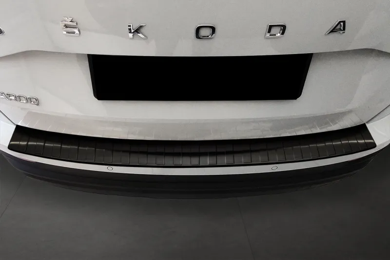 GRAPHIT schwarz Ladekantenschutz Edelstahl passend für Skoda Karoq ab 12/2021