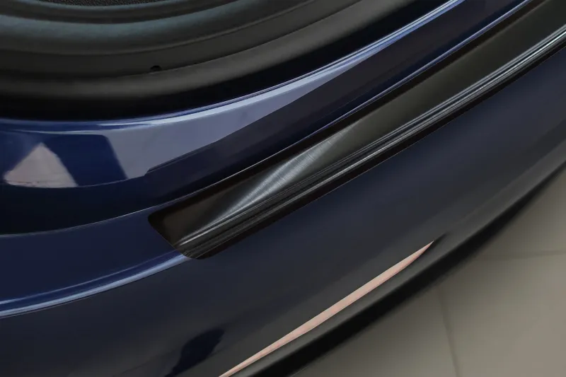 GRAPHIT Ladekantenschutz Edelstahl passend für Tesla Y ab 3/2020