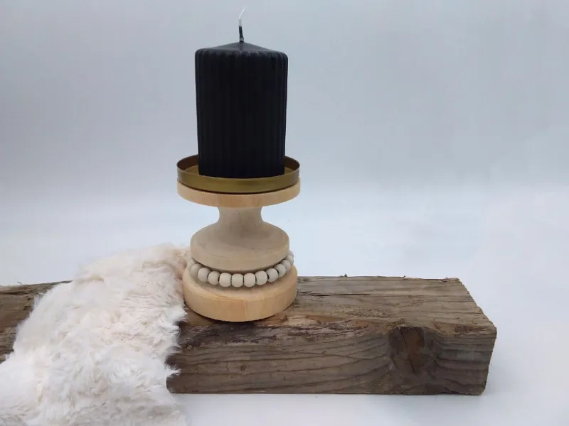 Kerzenhalter Holz mit Holzperlenkette im Boho-Style