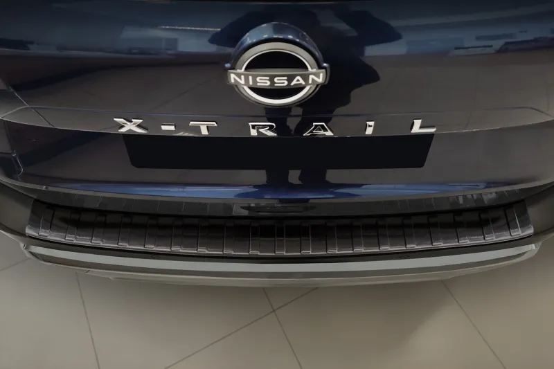 GRAPHIT Ladekantenschutz Edelstahl passend für Nissan X-Trail 4 (T33) ab 2022