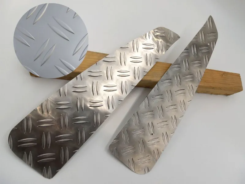 Rollertrittbleche Alu Riffel passend für Honda Dylan 2teilig