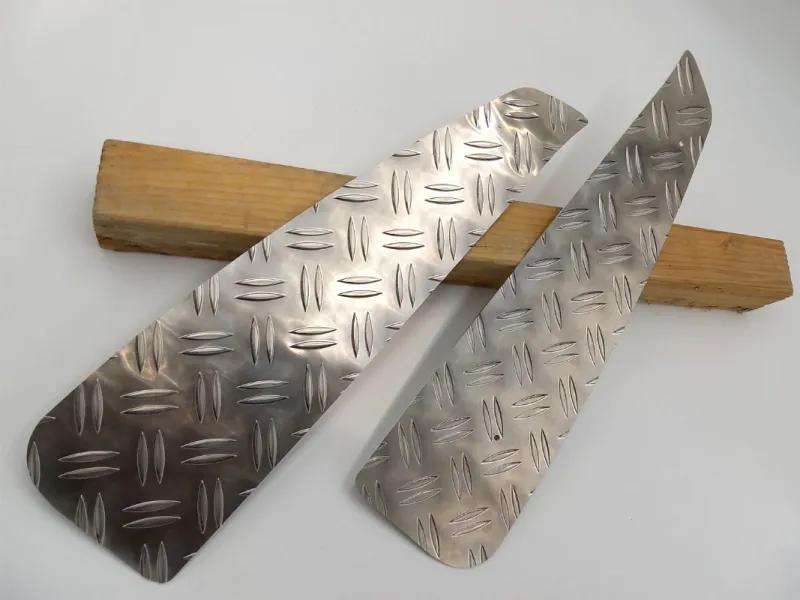 Rollertrittbleche Alu Riffel passend für Honda Dylan 2teilig