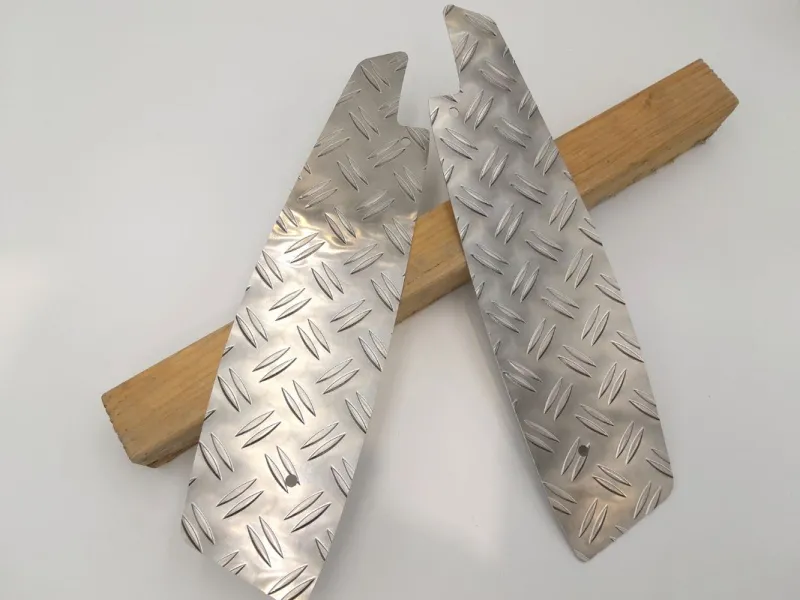 Rollertrittbleche Alu Riffel silber eloxiert passend für Aprilia SR Factory 2teilig