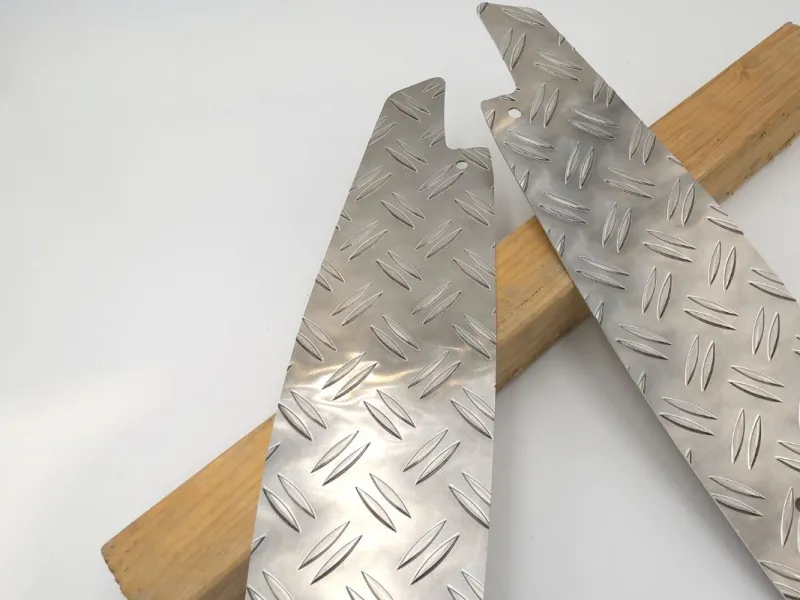 Rollertrittbleche Alu Riffel silber eloxiert passend für Aprilia SR Factory 2teilig