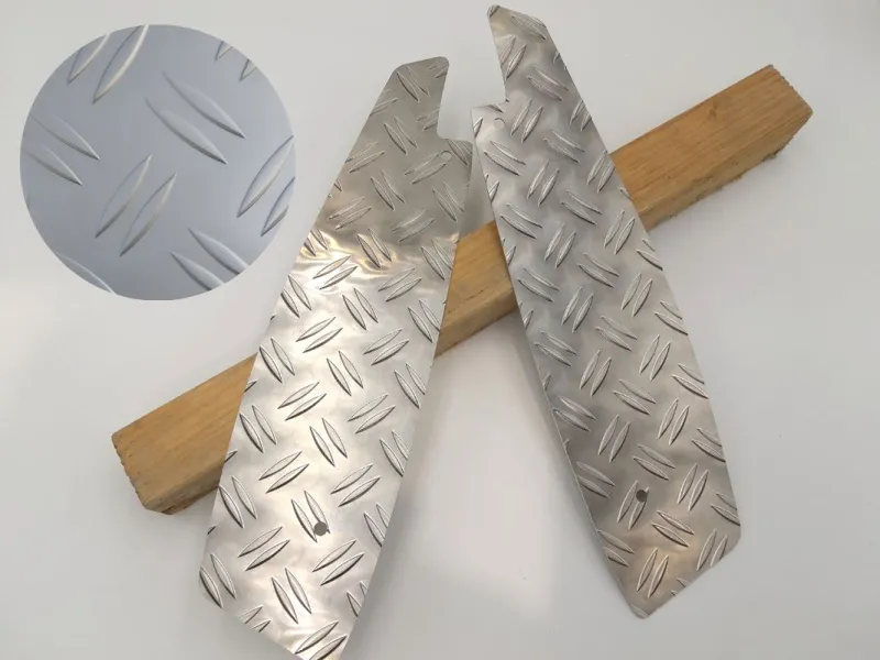 Rollertrittbleche Alu Riffel silber eloxiert passend für Aprilia SR Factory 2teilig