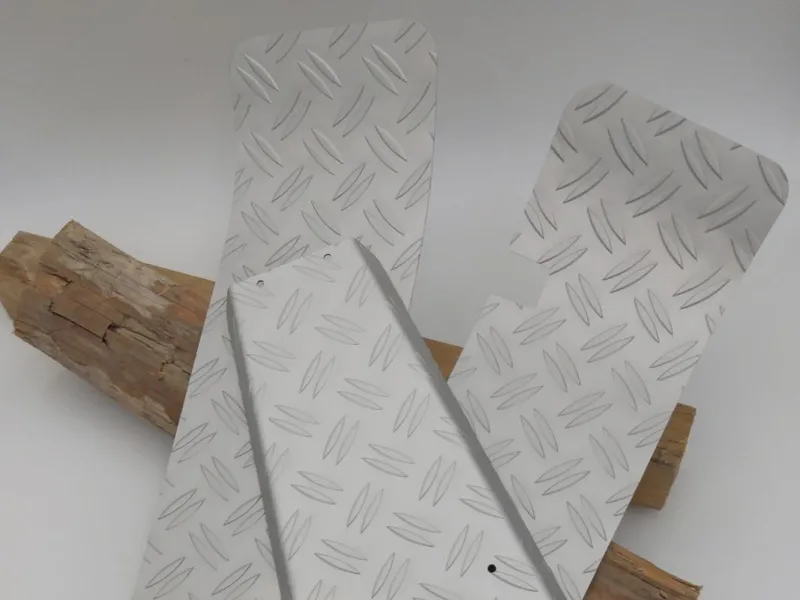 Rollertrittbleche Alu Riffel silber eloxiert passend für Vespa PK mit Abd. Mittelkonsole 3teilig