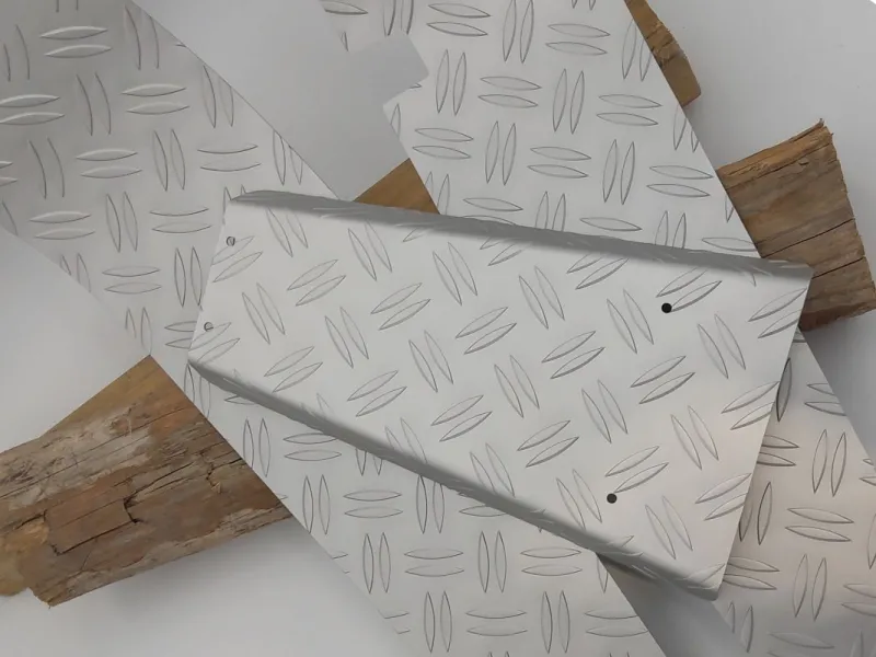 Rollertrittbleche Alu Riffel silber eloxiert passend für Vespa PK mit Abd. Mittelkonsole 3teilig