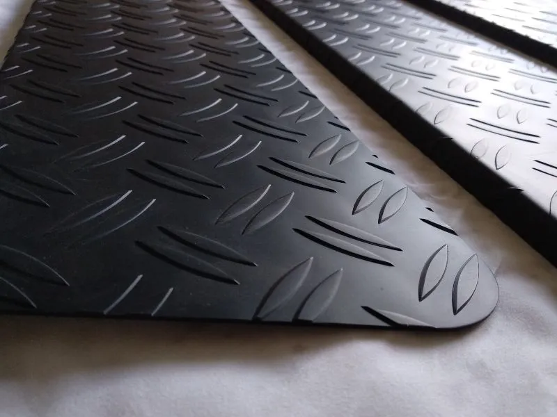 Trittschutzblech Alu Riffel schwarz matt passend für VW Amarok 2010-2016