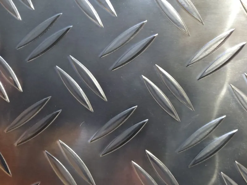 Trittschutzblech Alu Riffel silber passend für VW Amarok 2010-2016