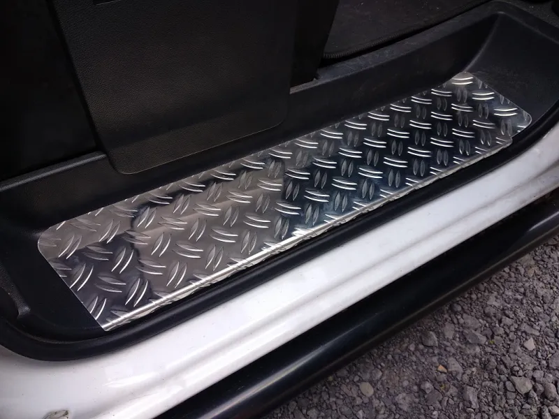 Trittschutzblech-Set (2) Alu Riffel passend für VW T5/T6/T6.1 ab 2003